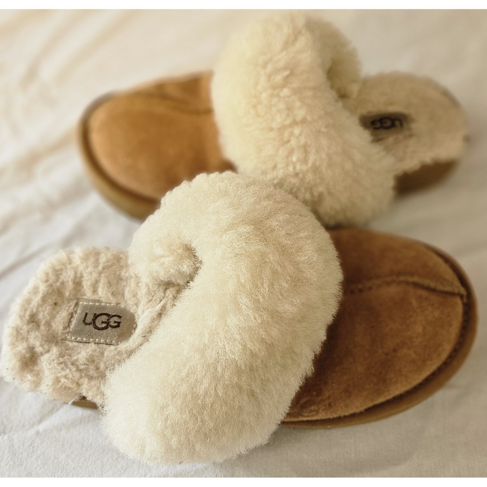 UGG Kids Girls Size 13 Chestnut Sheepskin Suede Slippers Cozy Slip On